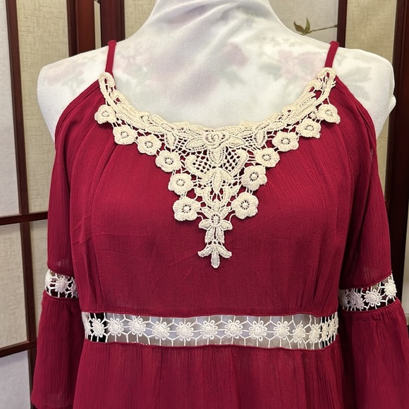 Sexy Urban Girl burgundy/cream embroidered blouse 🌹 (NWOT) - Picture 2 of 6